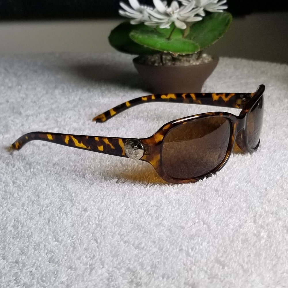 Lovely Brown Tortoise Sunglasses - Picture 2 of 8